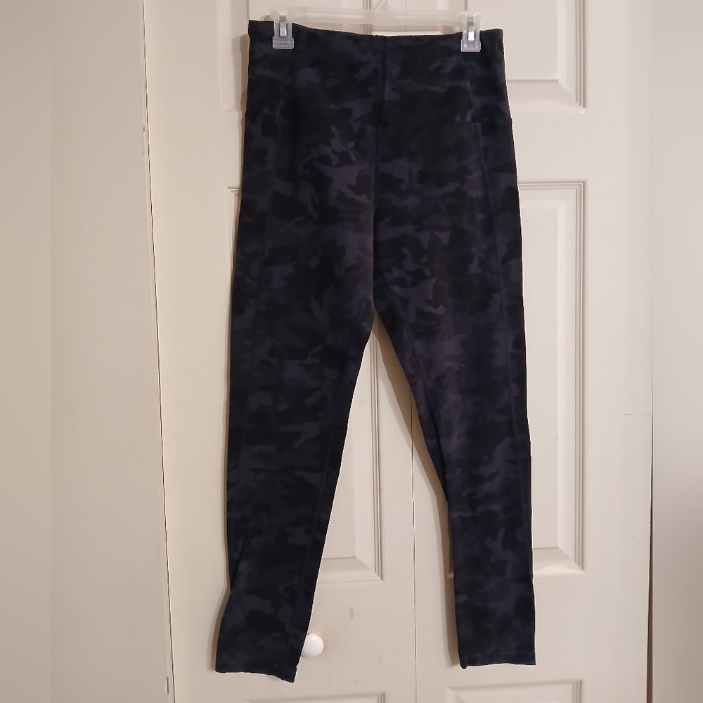 Tuff Athletics Black and Grey Camo Leggings Size Large (L)